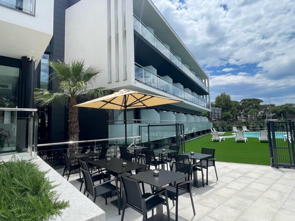 Hotel C31 Castelldefels Exteriör bild