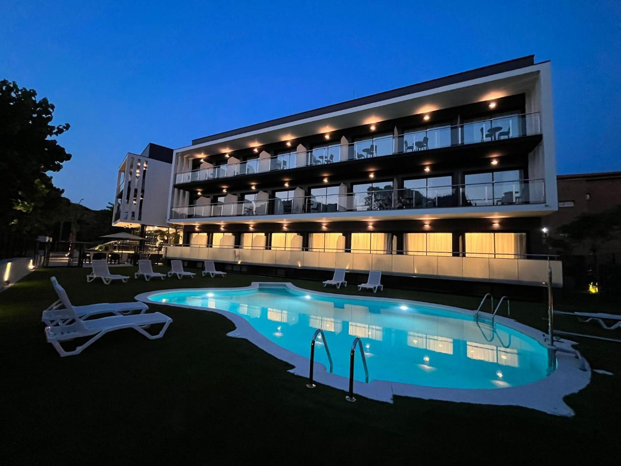 Hotel C31 Castelldefels Exteriör bild