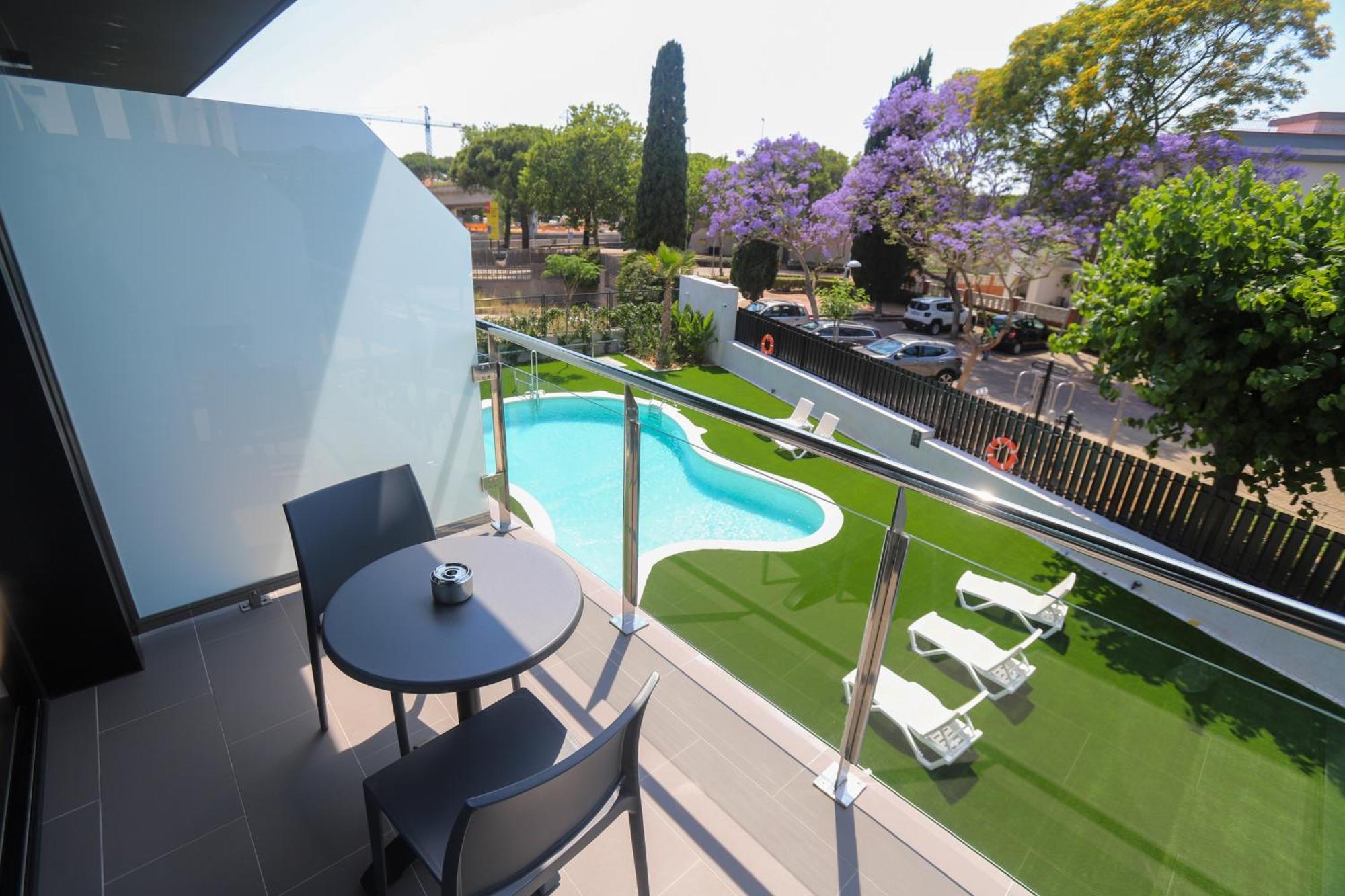 Hotel C31 Castelldefels Exteriör bild